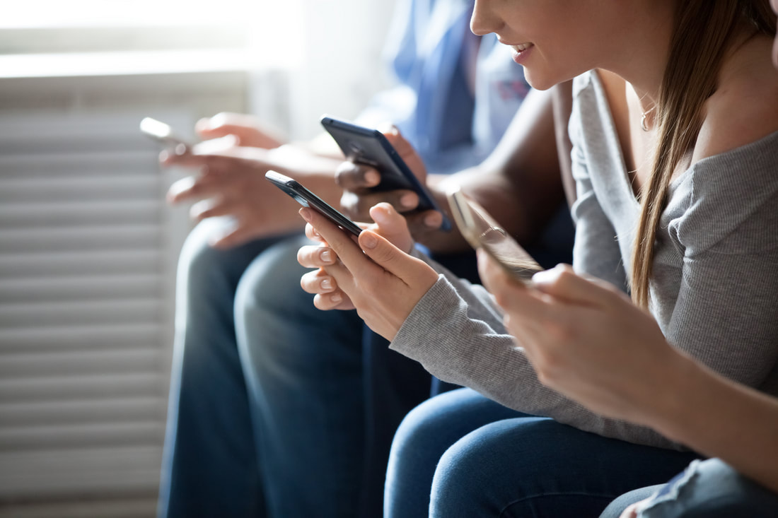 How to Talk to your Teen about their Screen Time