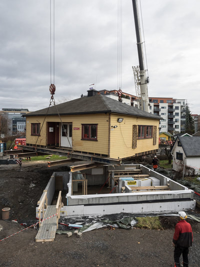 Huset løftes tilbake