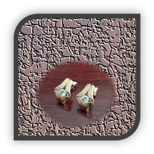 ES00600C-9ct Yellow Gold Cubic Studs.
