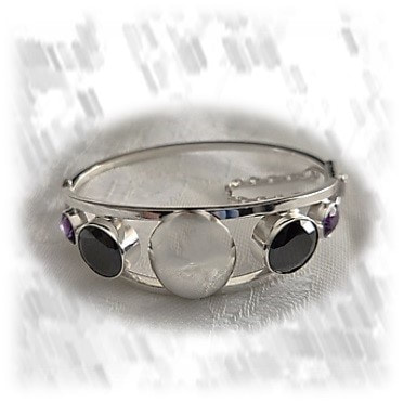 BA00700E-Sterling Silver Synthetic Garnet Natural Amethyst Bangle.