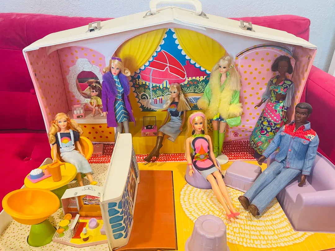 Barbie's Deluxe Family House