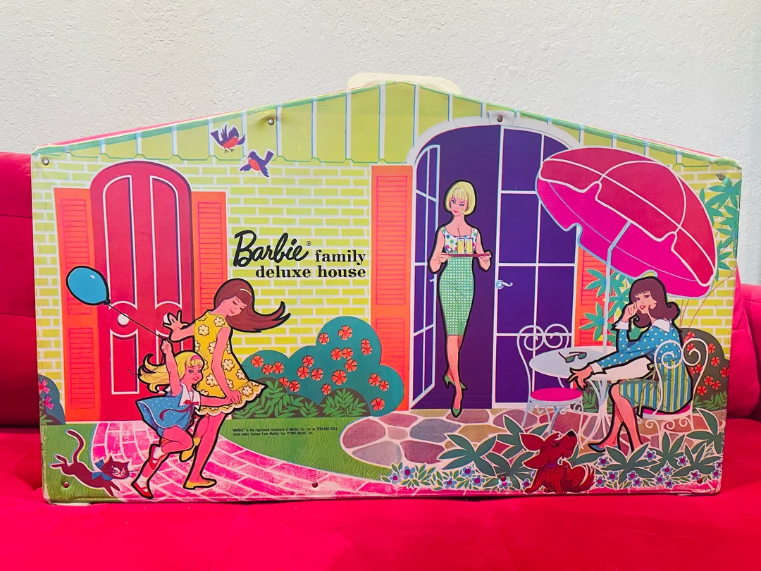 Barbie's Deluxe Family House