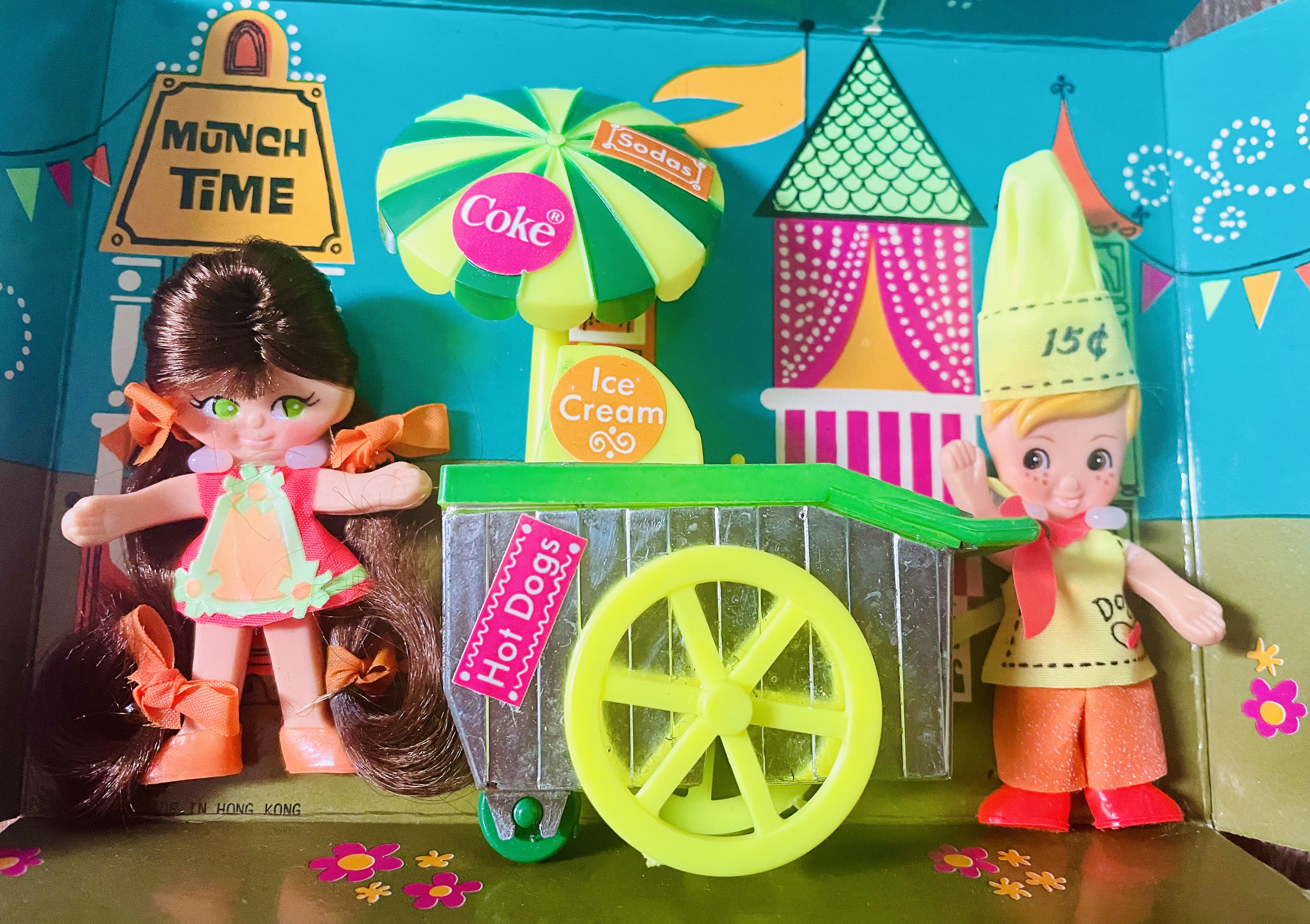 Ideal's Flatsy dolls in the Munchtime playset