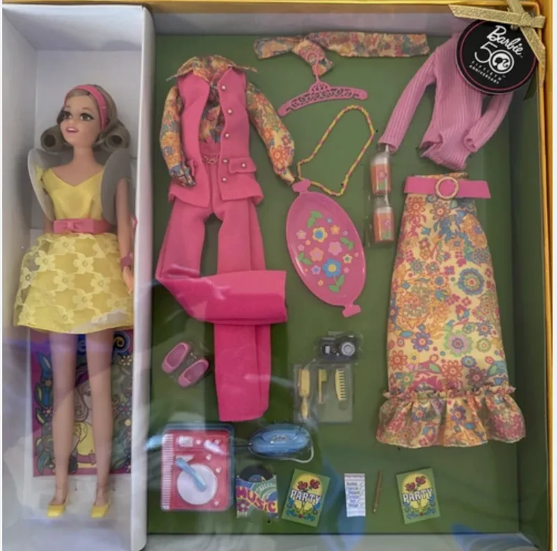 2009 Becky gift set of 1971 Becky that Mattel made a prototype for, but never produced. She's a friend of Francie Fairchild.