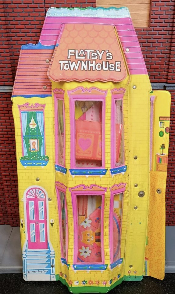 Ideal Flatsy's Townhouse