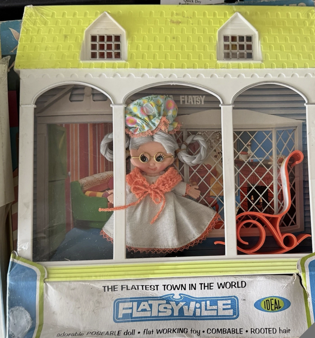 Flatsyville Playset Grandma Flatsy