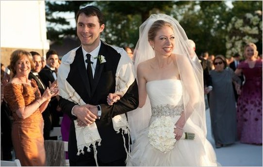 Chelsea Clinton announces pregnancy