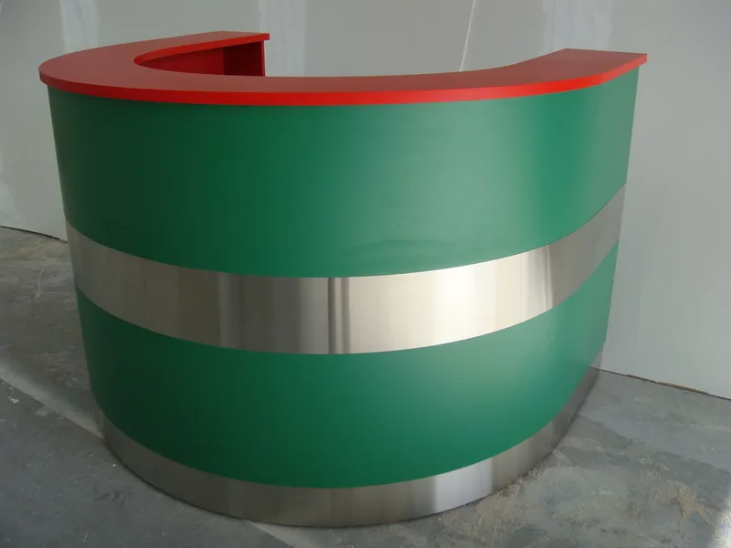Rounded green airport counter with red top and stainless-steel band