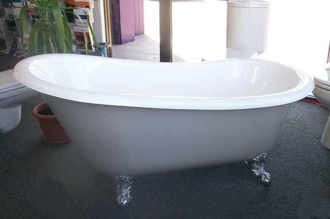 White Heritage composite bath with decorative feet