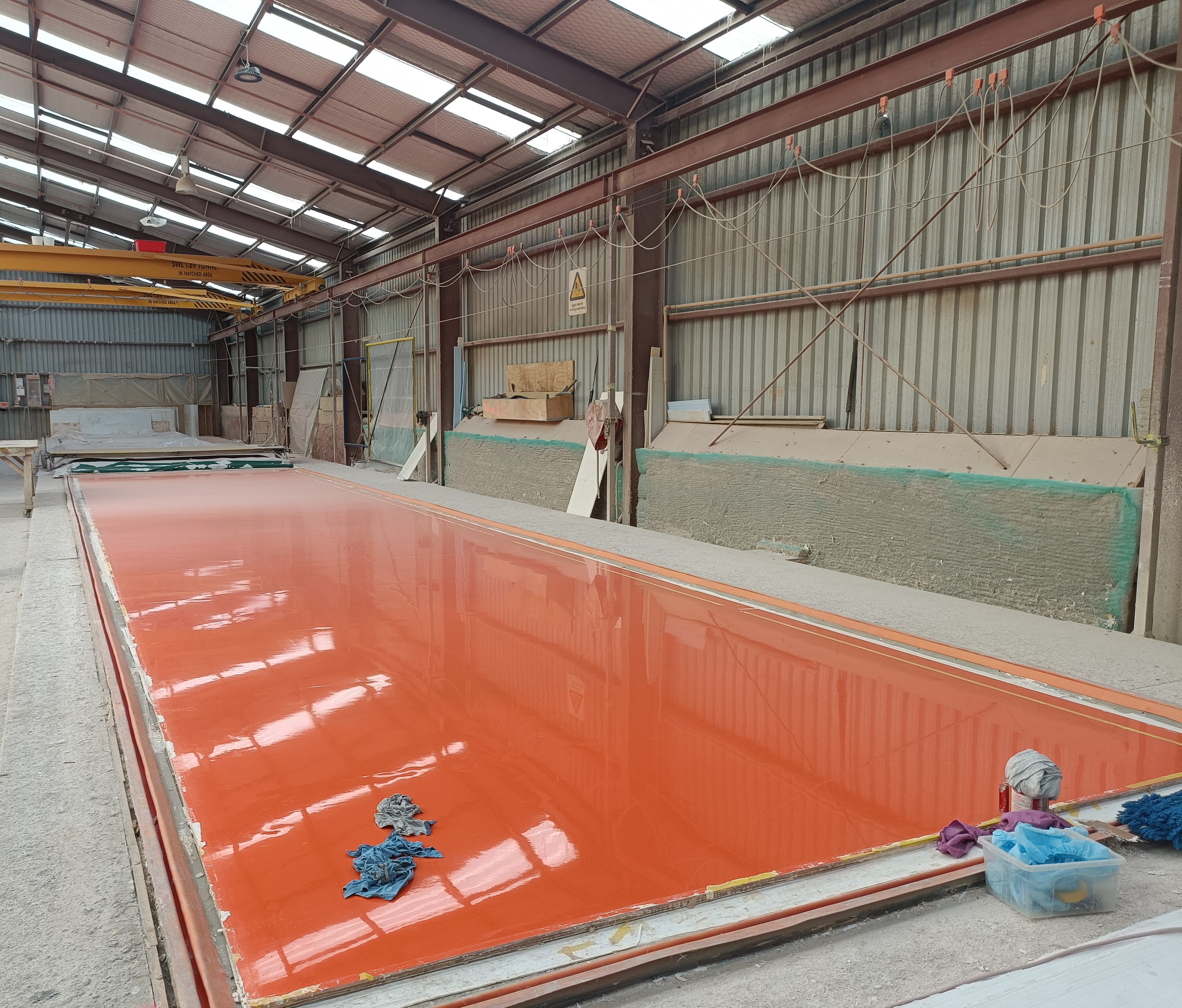 Large moulding bed used on FDL’s flat-panel production line