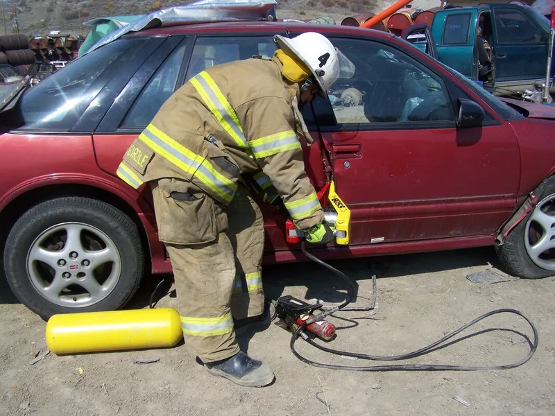 BOSS tool opens jammed car door