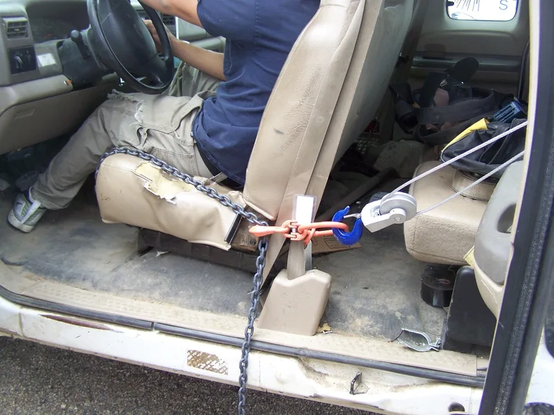 Cable puller and grade 100 chain pulling seat rearward picture