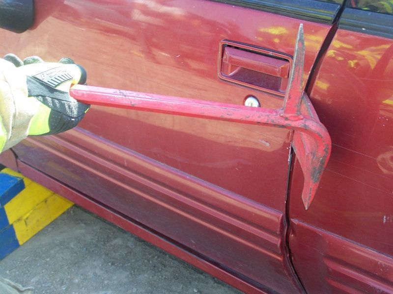 F-1 pry bar inserted between door and doort frame Picture