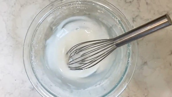 Coffee Cupcakes with Instant Coffee Make the White Icing