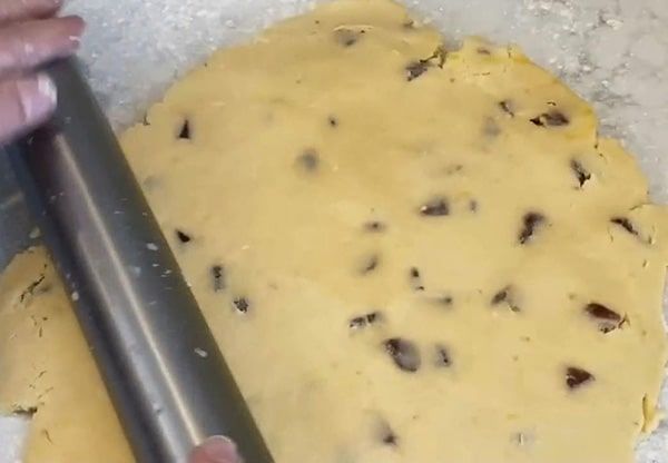 strawberry-lemon-shortbread-cookies-roll-dough