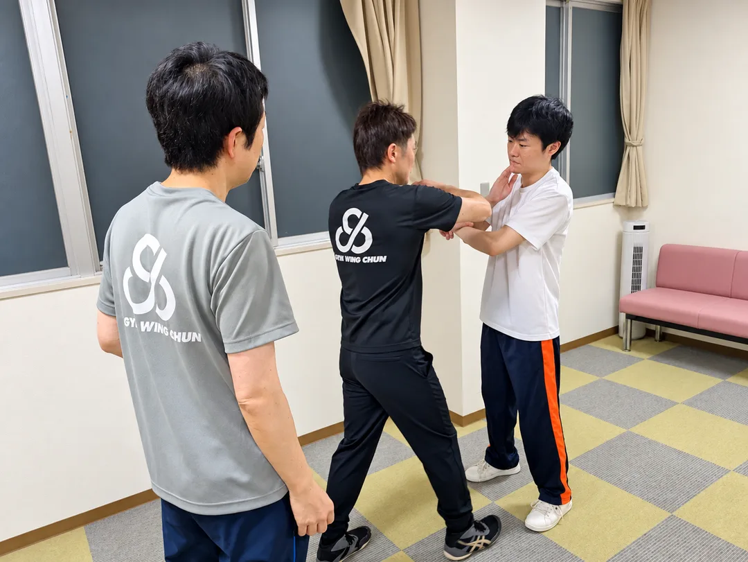 J’s Gym新宿教室でFunctional Wing Chunを指導する仲山陽介