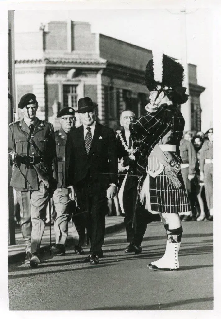 Harry Oppenheimer receives Freedom of the City of Kimberley