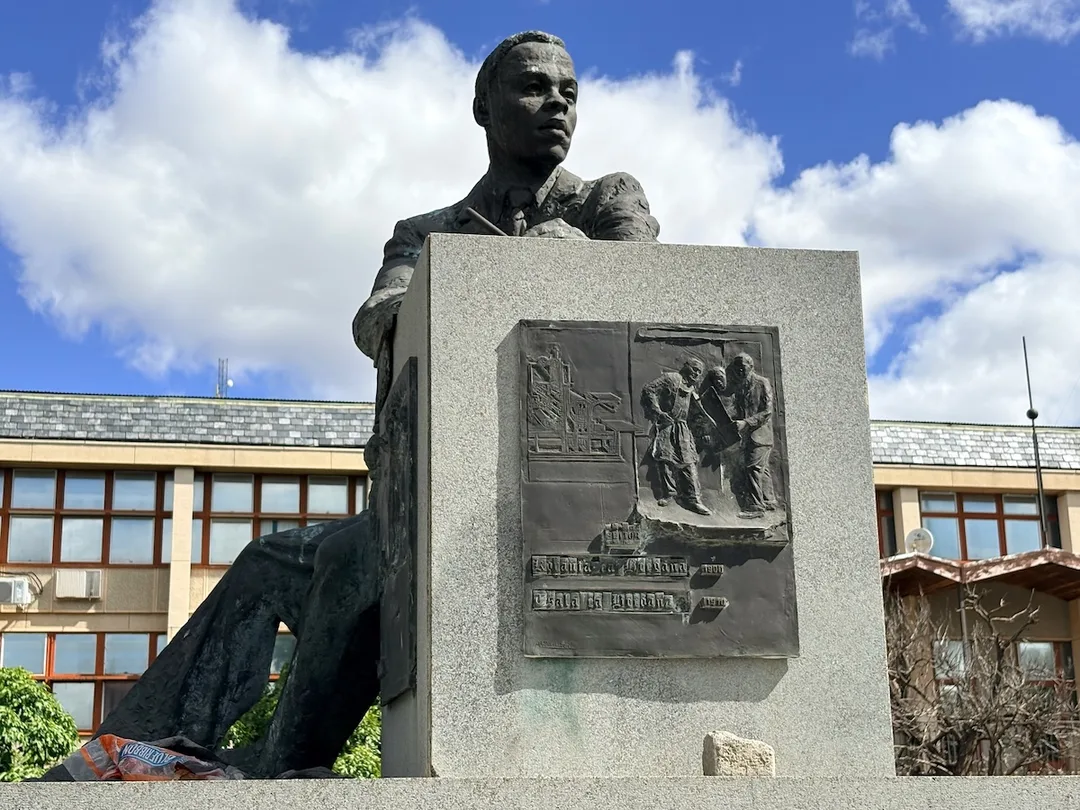 Bronze statue of Sol Plaatje in the Earnest Oppenheimer Memorial Gardens