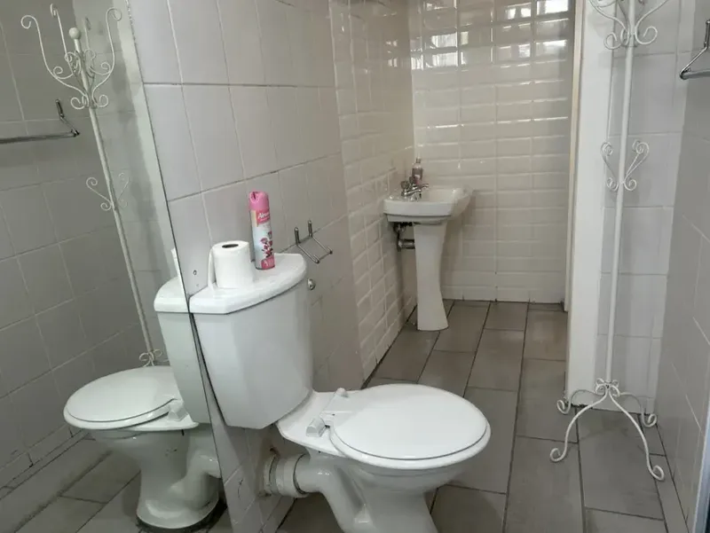 Ensuite (WC) in Room 3  at the Solomon Edwardian Guest House