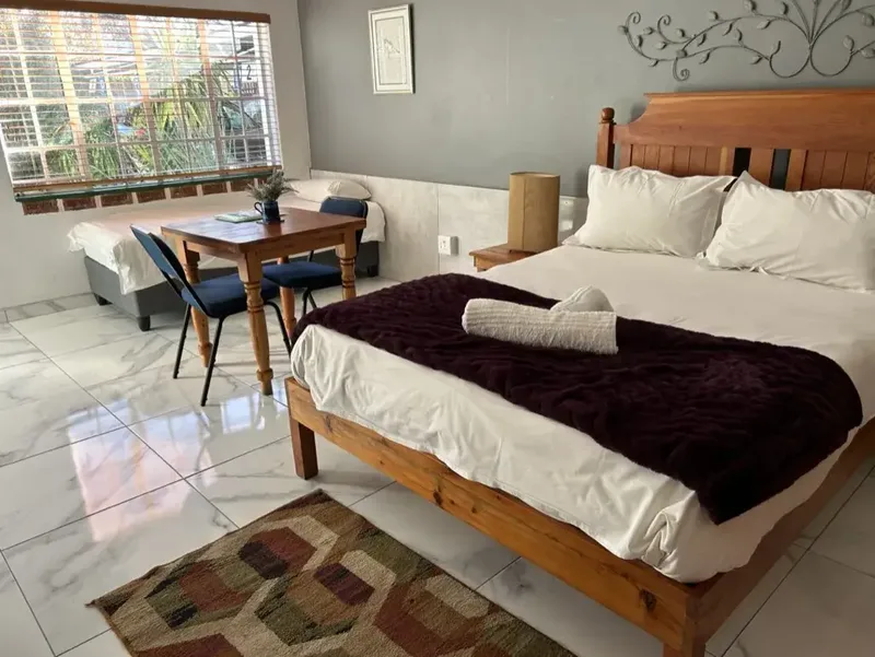 Queen bed and single bed in Rooms 1 and 2 at The Solomon