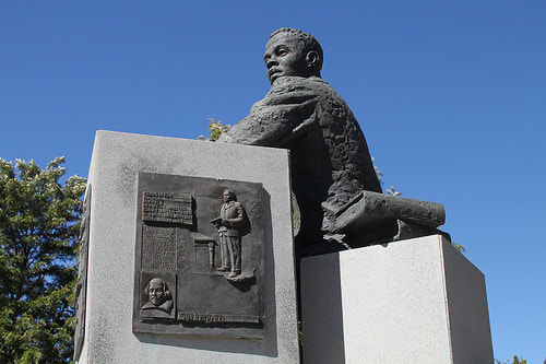 Sol Plaatje broze statue  