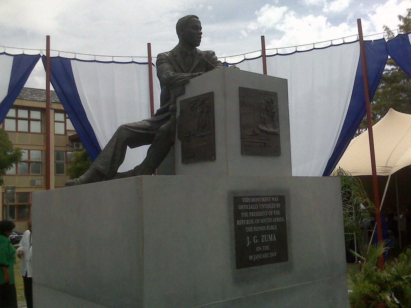 Sol Plaatje bronze statue  during the unveiling in 2010