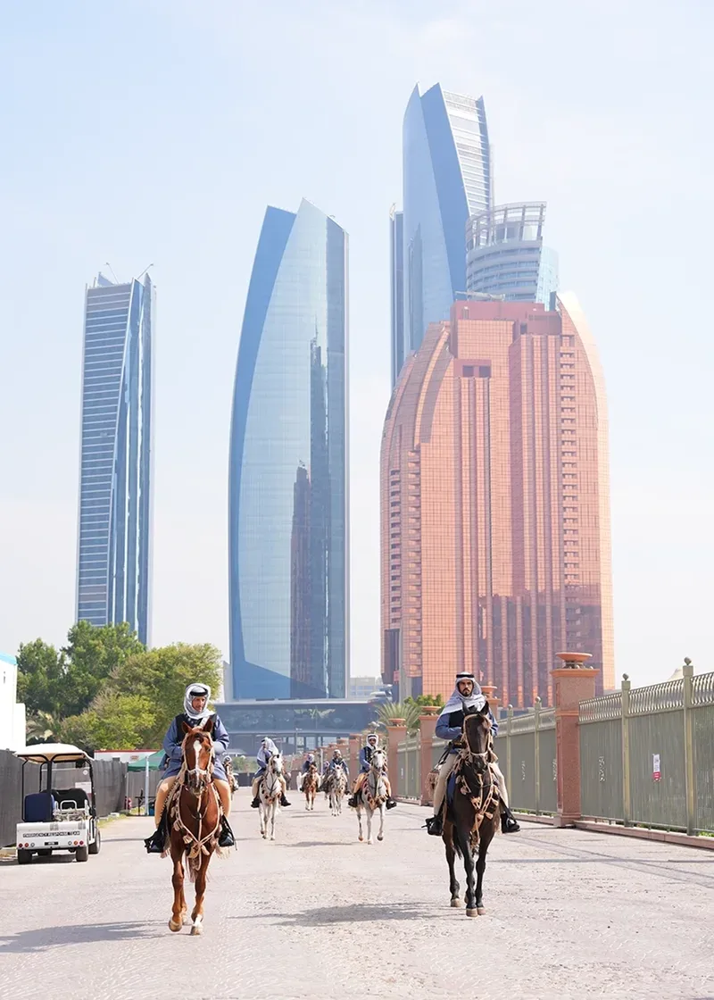 خيول-عرض-في-طريق-الفعالية