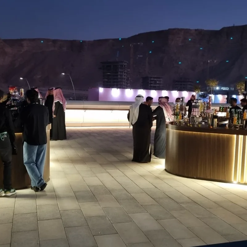 منطقة-ضيافة-خارجية-بكاونترات-مضيئة