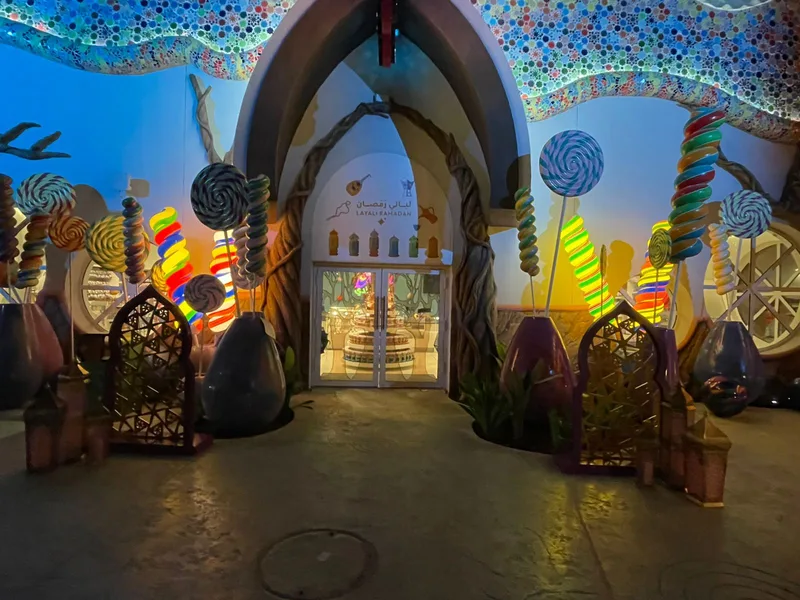 ليالي-رمضان-القدية-2026-مدخل-بتصميم-حلويات-مصاصات-حلوى