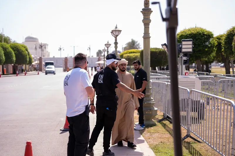 إرشاد-الزوار-عند-مدخل-الموقع