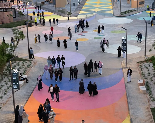 حركة-الزوار-في-ساحة-الفعالية-2