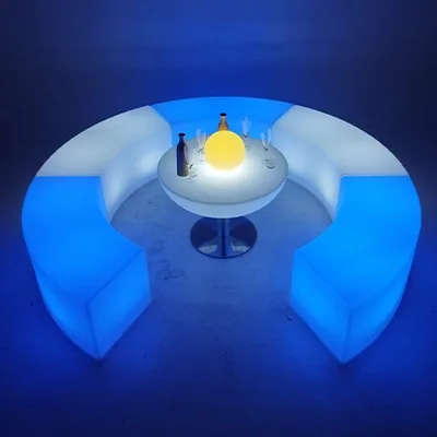 جلسة-دائرية-بإضاءة-زرقاء