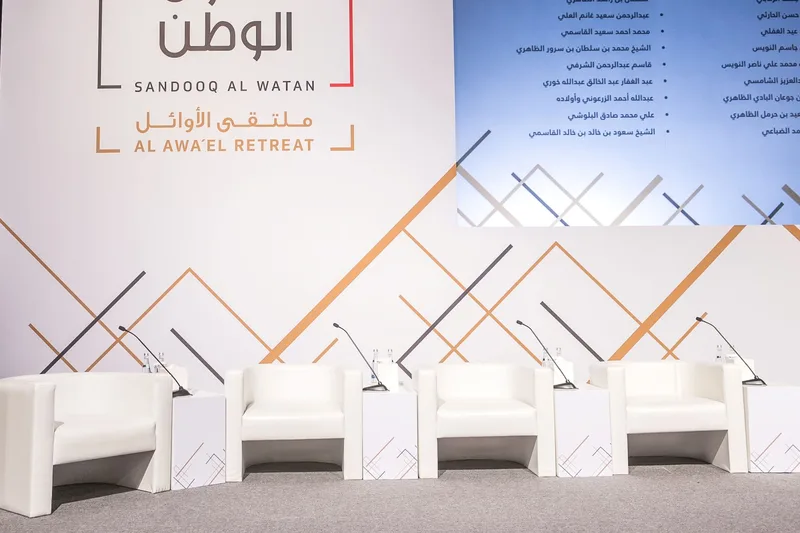 طاولات-مسرح-جانبية-بيضاء-للفعاليات