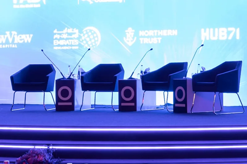 طاولات-مسرح-لجلسات-المؤتمرات