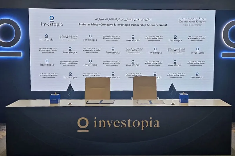 طاولة-توقيع-إنفستوبيا-للاتفاقيات