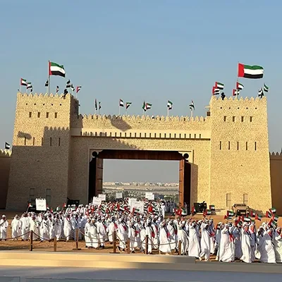 فعالية-تراثية-أمام-حصن-إماراتي