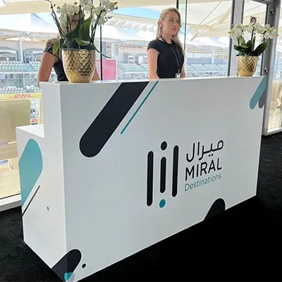 كاونتر-استقبال-أبيض