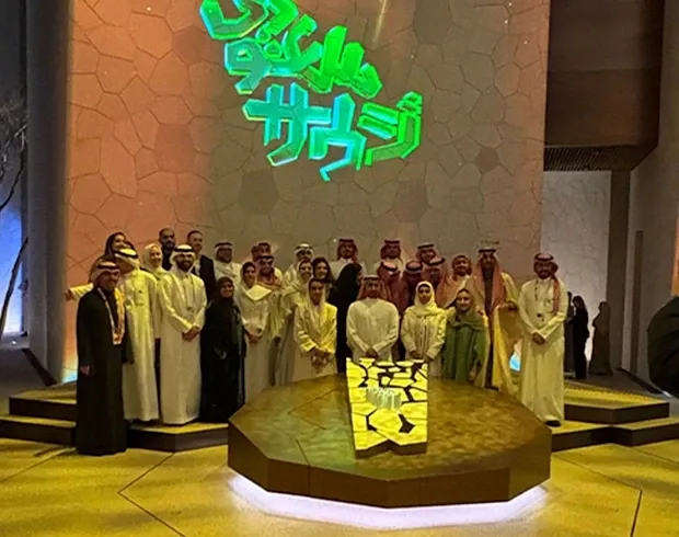 صورة-جماعية-على-المسرح-1