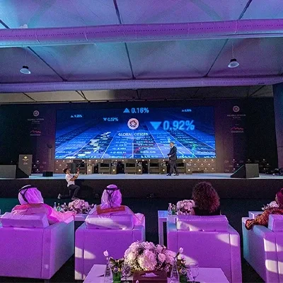 قاعة-مؤتمر-بإضاءة-بنفسجية