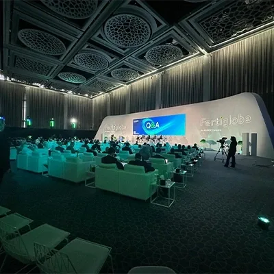 قاعة-مؤتمر-بشاشة-رقمية