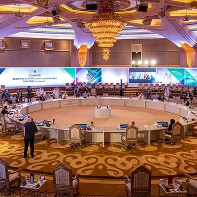 مؤتمر-حول-طاولة-مستديرة-4