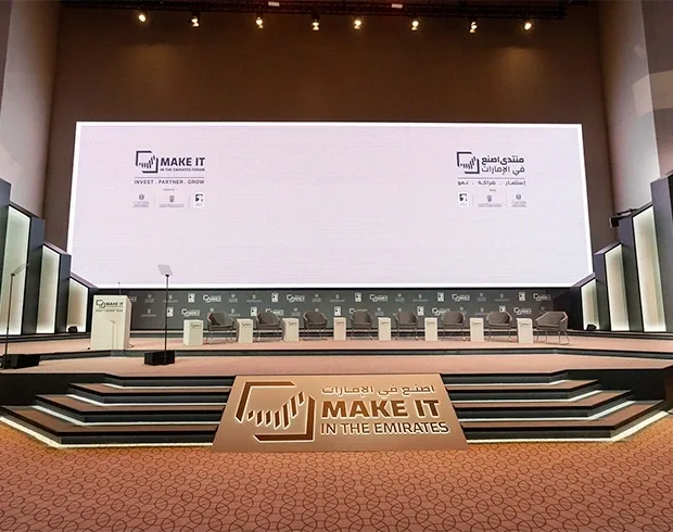 مصور-فيديو-أمام-المسرح-6
