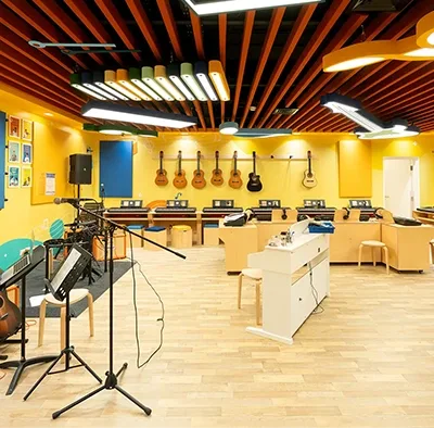 music-classroom-microphones-keyboards-guitars.webp