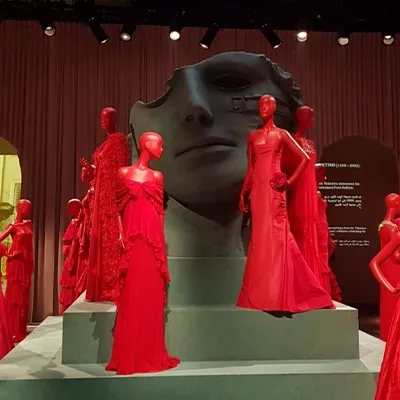 scenic-fashion-exhibition-display