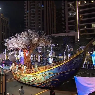 scenic-traditional-boat-parade-float