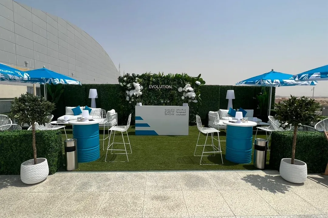 Evolution Scenic fabricated coffee bar framed by white scenic walls and blue ceiling fabric.