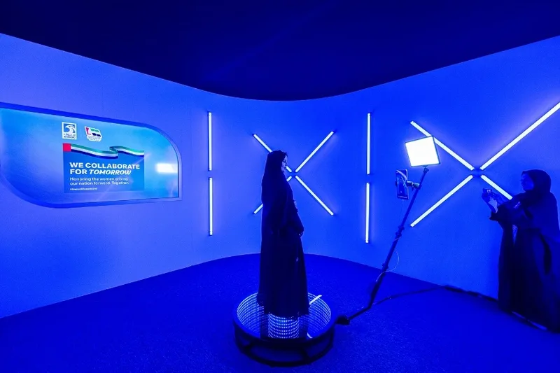 Curved immersive booth fabricated in MDF with a seamless blue scenic finish.