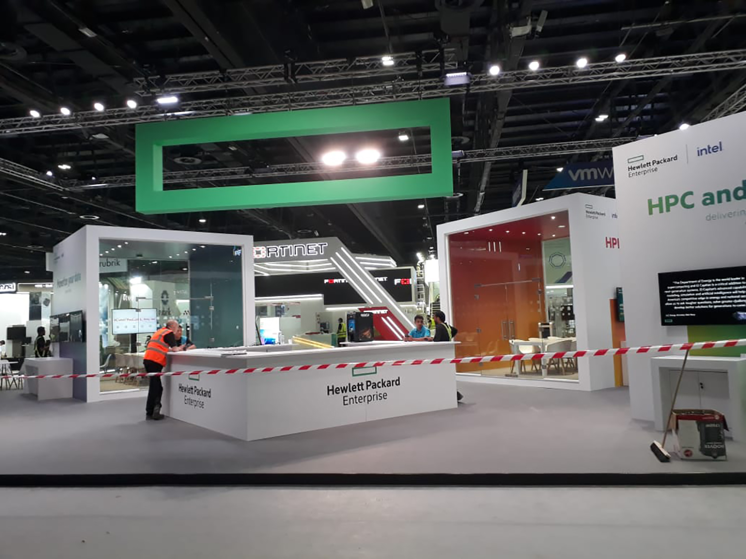 Evolution Scenic fabricated green overhead rectangular feature above the HPE GITEX exhibition stand.
