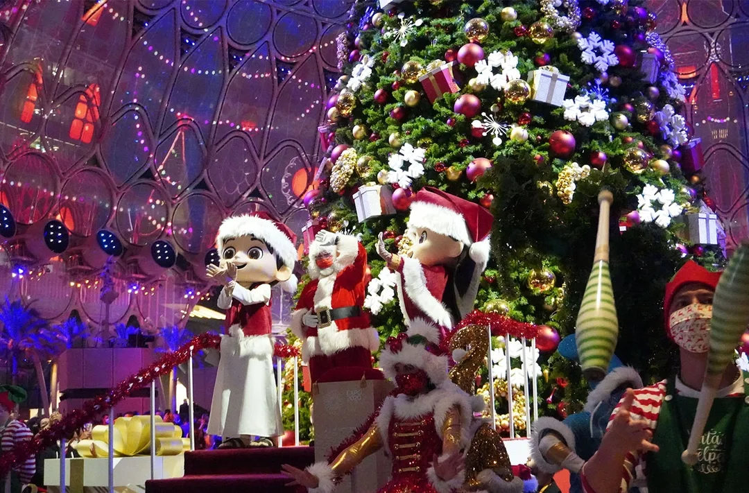 Evolution Scenic festive scenic installation surrounding the Christmas tree at Expo 2020 Dubai. 