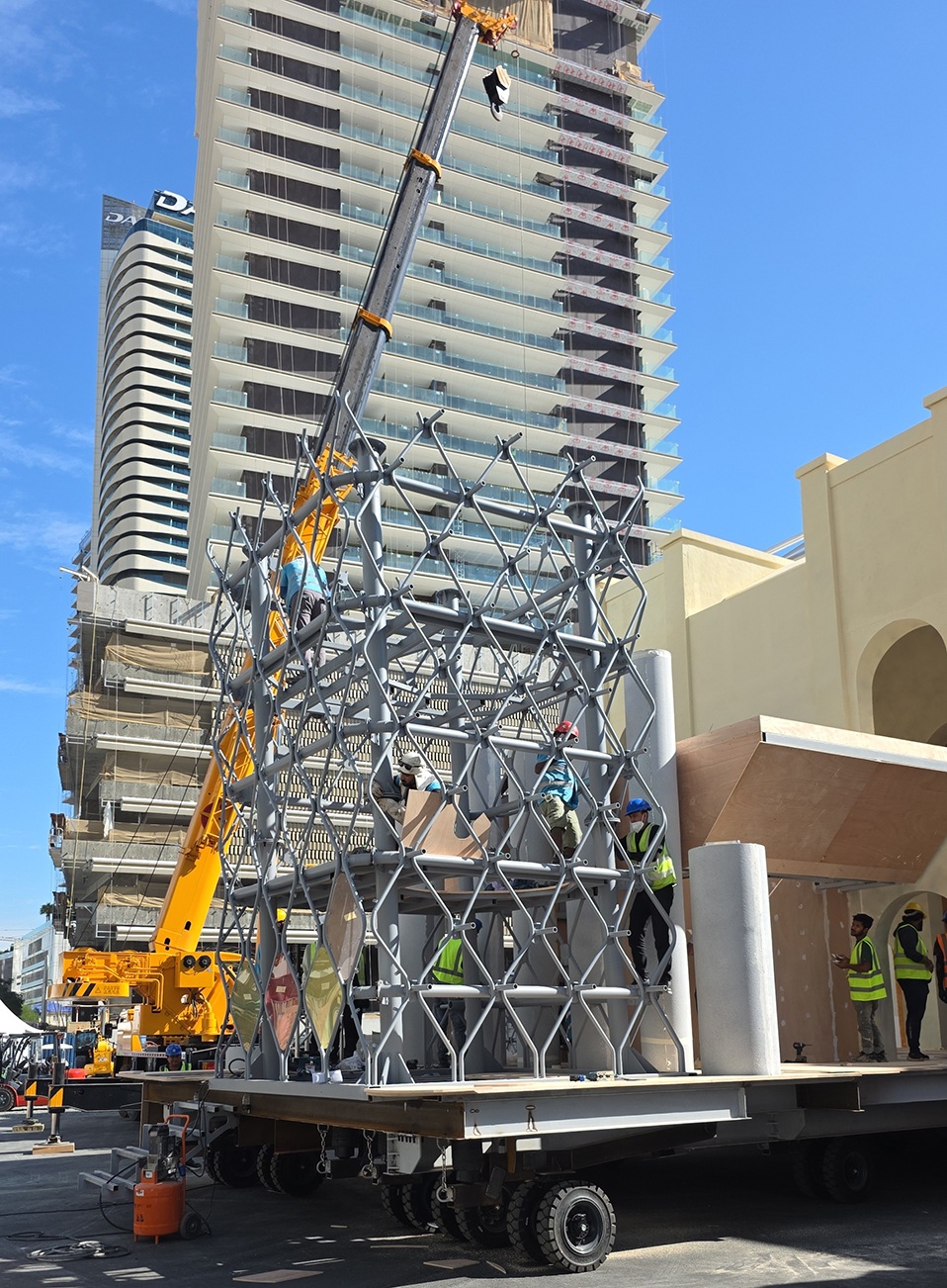 Heavy scenic module requiring mechanical handling beside compact transportable alternatives

